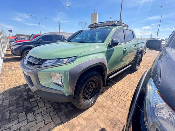 MITSUBISHI L200 TRITON 2.4 16V TURBO DIESEL SPORT SAVANA CD 4P 4X4 AUTOMÁTICO MITSUBISHI L200 TRITON 2.4 16V TURBO DIESEL SPORT SAVANA CD 4P 4X4 AUTOMÁTICO